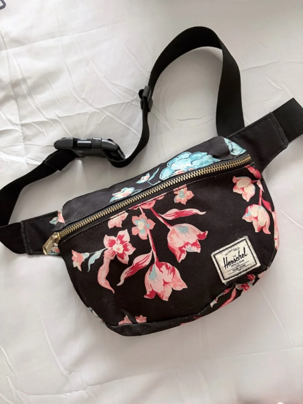Herschel Supply Company Black Floral Crossbody Fanny Pack - Picture 1 of 3